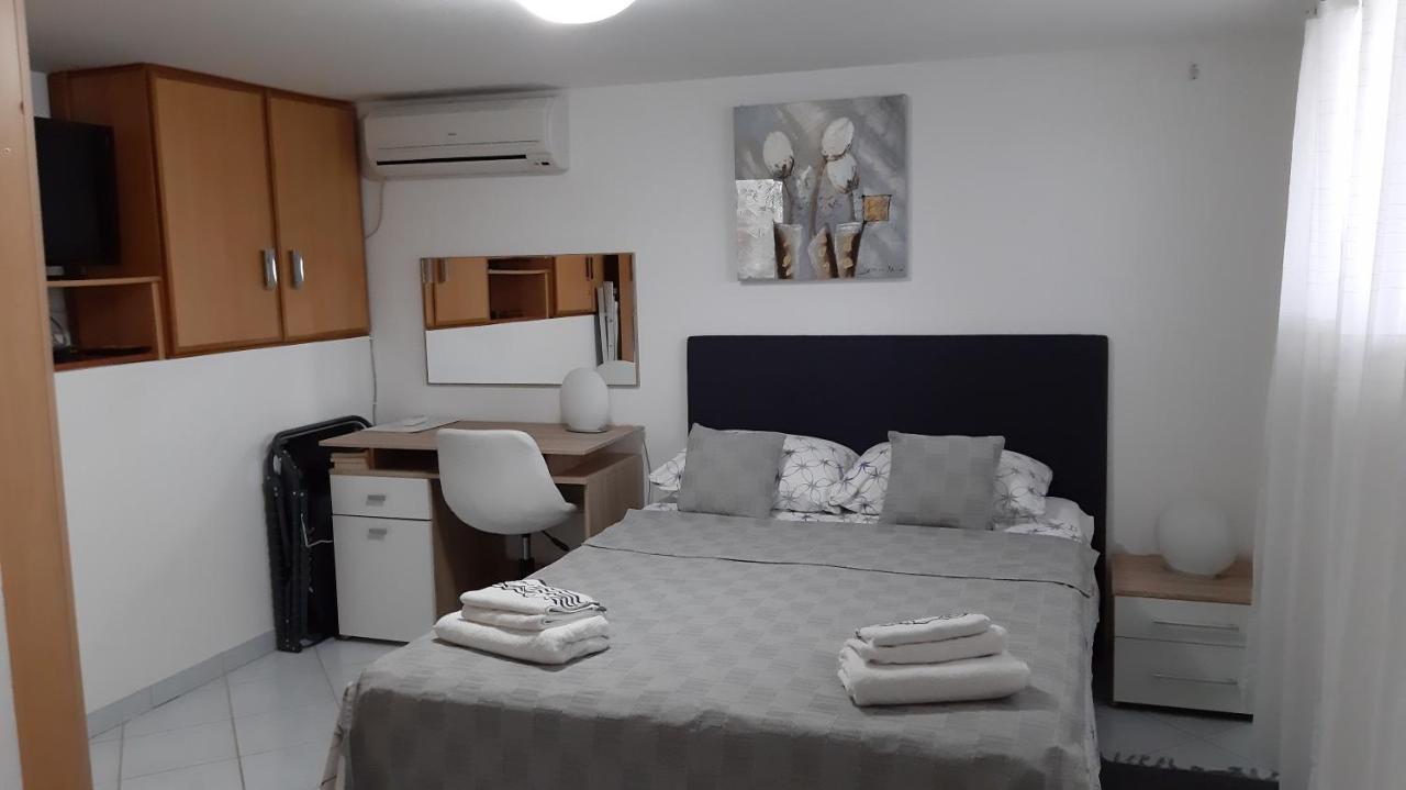 Apartment Kornelija Lumbarda Buitenkant foto